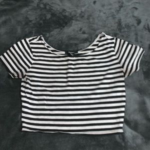 Crop top black and white stripes